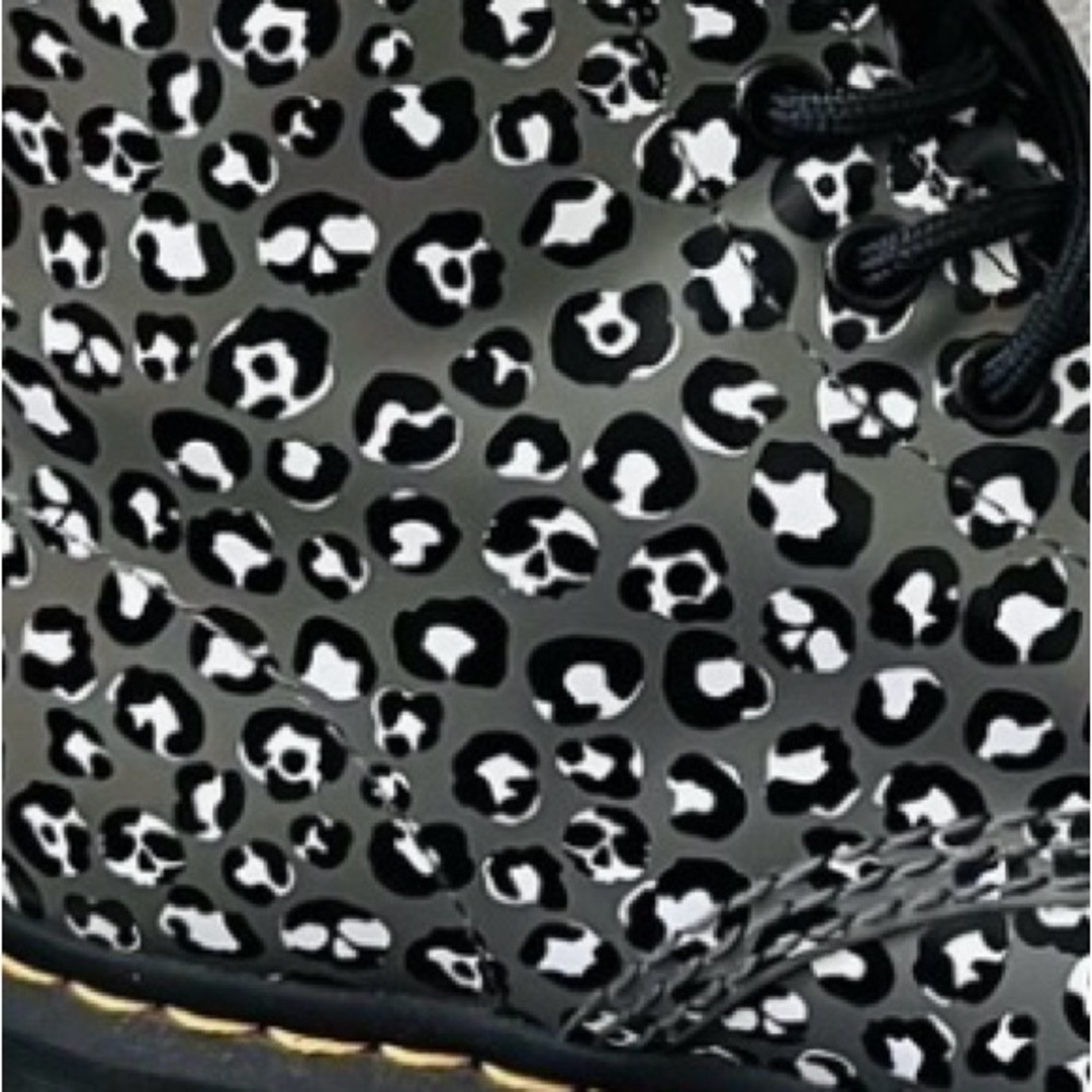 Dr. Martens 1460 RARE Hidden Skull Leopard Gun Metal GRAY 27652029 SIZE 7 - Picture 3 of 10